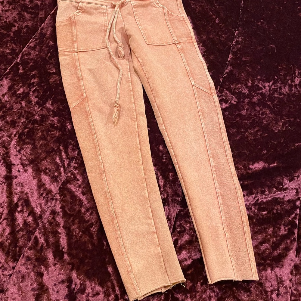 Legging like pants size small and coral pink in color, smoke free home 🌷
